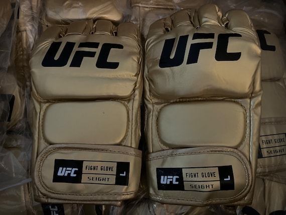 UFC MMA ゴールドチャンピオングローブ レプリカ - アメリカから発送