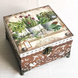 Wooden tea box with 4 compartments, gift for tea lovers, organizer for tea bags, floral design, tea box storage vintage style