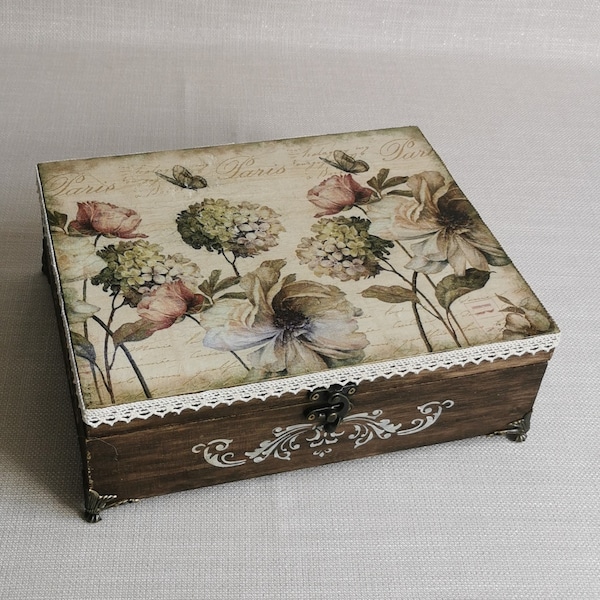 Personalized decorated wooden tea box, 12 compartments, gift for tea lovers, vintage style tea box, handmade gift, tea caddy, tea chest