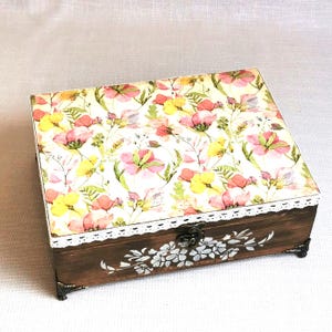 Houten sieradendoos met vakken, vintage doos, op maat gemaakte doos, met de hand gedecoreerde doos, cadeau voor haar, opbergdoos, aandenkendoos