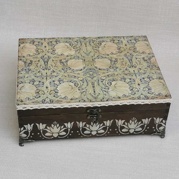 Grande boîte à bijoux en bois, grande boîte de style vintage personnalisée, boîte de rangement avec serrure et couvercle à charnière, design William Morris, cadeau de fête des mères.
