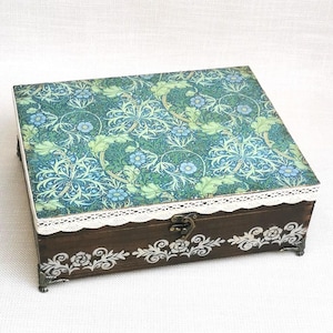 Grande scatola portagioie in legno in stile vintage con scomparti, scatola regalo personalizzata, stampa William Morris Seaweed, coperchio con cerniera per portagioie