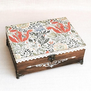 Scatola portagioie in legno con scomparti, scatola regalo personalizzata, design Compton di William Morris, scatola con coperchio incernierato, scatola in stile vintage, regalo fatto a mano