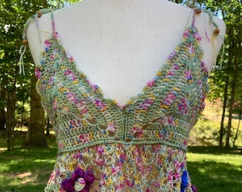 Handgehaakte zomertop met bloemen! Past in maten S-L