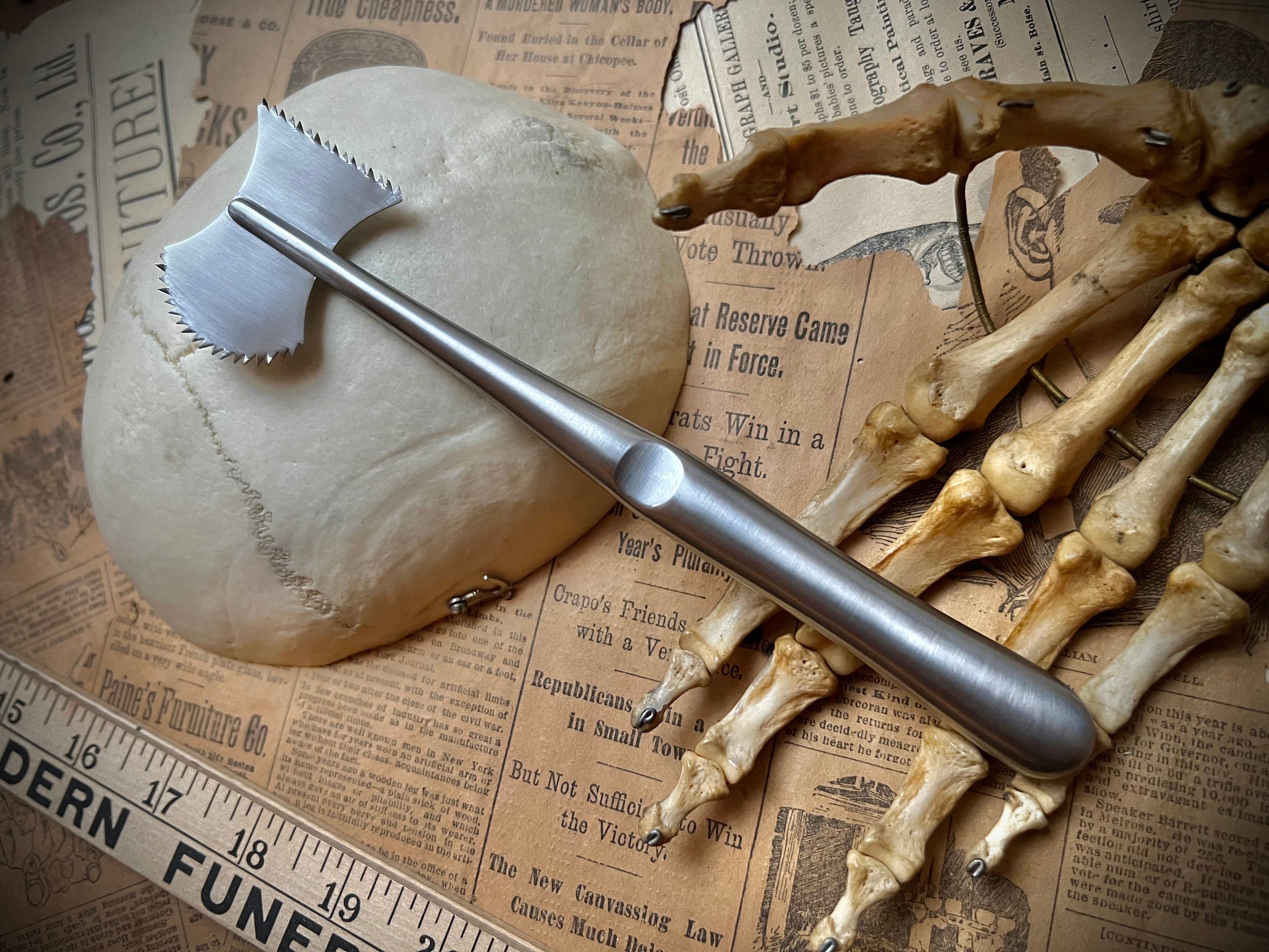 置物　ペスト医師　インテリア MattsCurioCabinet - Etsy 日本