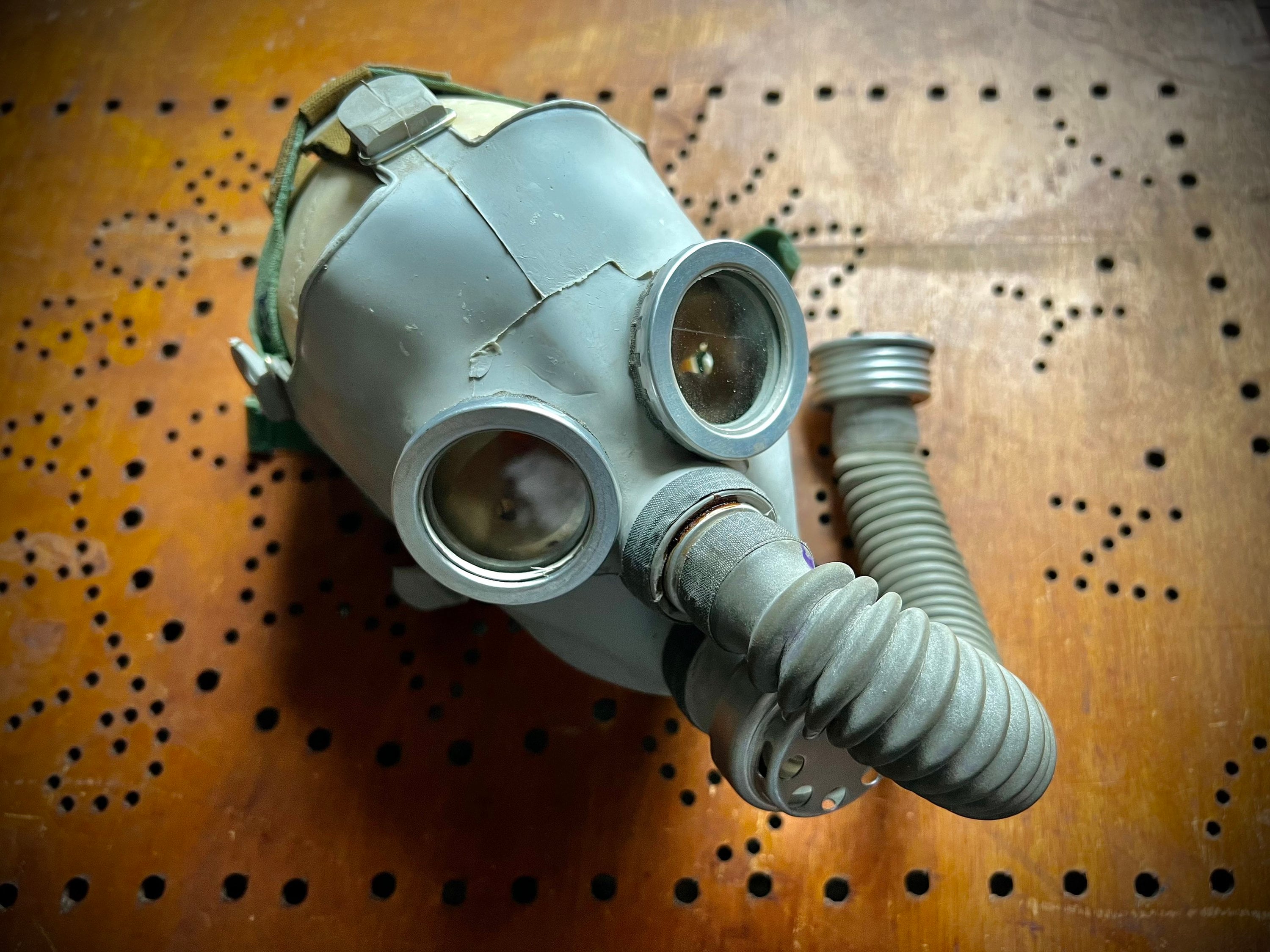 ewig pfeifen Erwachsene old gas mask Impuls stumm Mondoberfläche