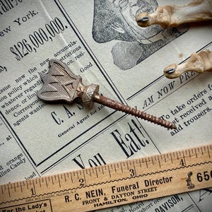 ビクトリア朝の棺桶のつまみネジ