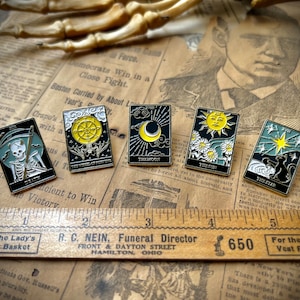 Pines de metal esmaltados de cartas del Tarot