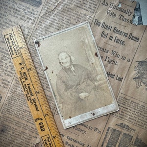 Victorian Mourning Photograph Post Mortem Bereaved Widow