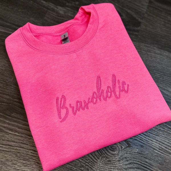 Bravo Besticktes Sweatshirt für Bravo Fan Crewneck Bravocon Hoodie Benutzerdefinierte Stickerei Geschenk für Freund Geschenk Minimalist Shirt für Bravoholic