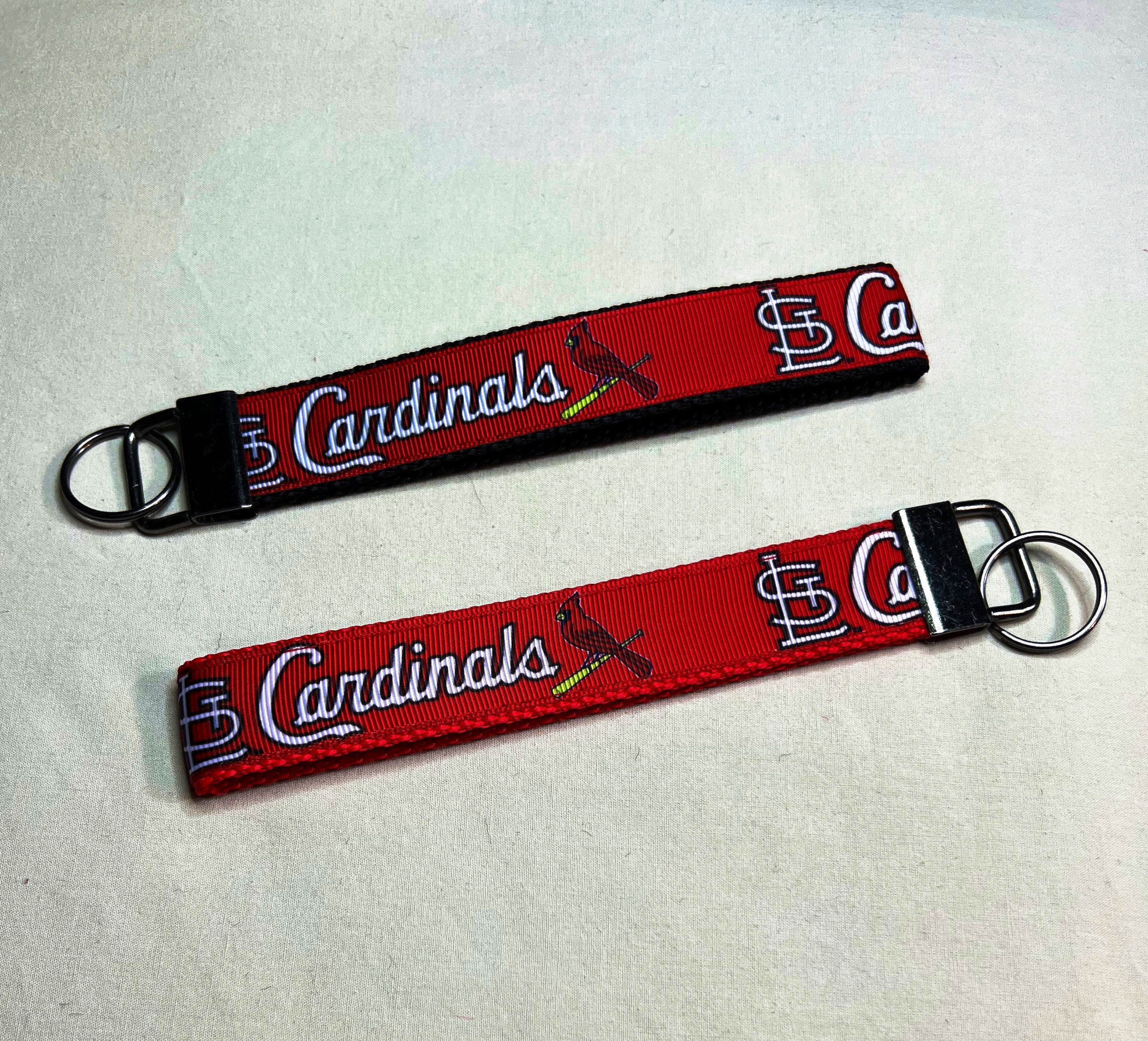 Vintage St Louis Cardinals MLB 1996 Keychain Key Ring With The ￼ Arch￼