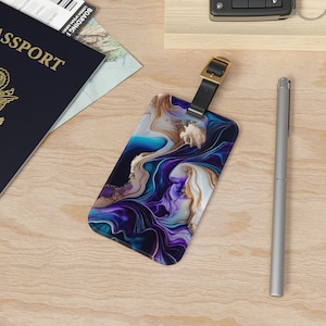 Étiquette de bagage personnalisée - Étiquette de bagage acrylique + bracelet en cuir - Carte d’adresse amovible - Essentiel de voyage - Résumé en marbre violet et bleu