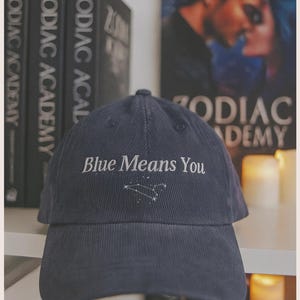 Cappello ricamato Zodiac Academy Cappello da lettore libresco Il blu significa che sei un regalo Zodiac Academy con licenza Lance Orion Darcy Vega Aurora Academy