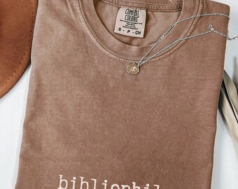 Bibliophile shirt Bookish apparel Comfort Colors Hot girls read books tshirt book club merch bookworm t-shirt funny smut reader gift for her