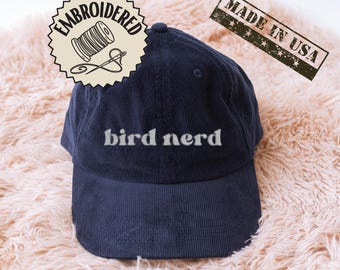 Cappello da nerd per uccelli, ricamato, divertente, regalo naturalistico, berretto in velluto a coste, regolabile, non strutturato, stile birdwatcher, osservatore di uccelli, stile fauna selvatica
