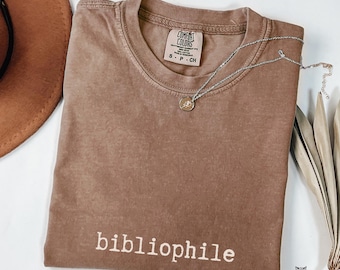 Bibliophile shirt Bookish apparel Comfort Colors Hot girls read books tshirt book club merch bookworm t-shirt funny smut reader gift for her