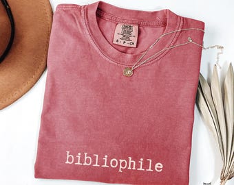 Bibliophile shirt Bookish apparel Comfort Colors Hot girls read books tshirt book club merch bookworm t-shirt funny smut reader gift for her