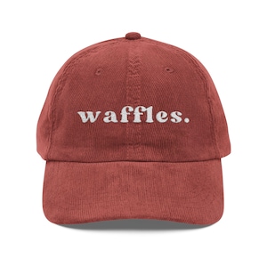 Chapeau pour les amateurs de gaufres Casquette en velours côtelé brodée Citation de petit déjeuner amusante Cadeau brunch pour gourmets image 6
