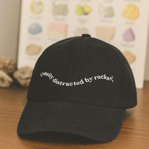 Leicht abgelenkt von Rocks Vintage Hut Lustige Geologie Liebhaber Geschenk Rockhound Trucker Cap Mineralsammler gestickte Hut Natur Rock Fan Cap