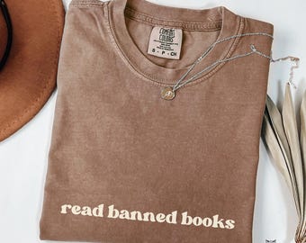 Read banned books tee bookish girlie Hot girls read books shirt banned books club book tok shirts smut reader book club bookish clothing