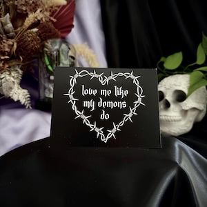 Tarjeta &quot;Ámame como lo hacen mis demonios&quot;, tarjeta de San Valentín, tarjeta gótica, tarjeta de San Valentín alternativa