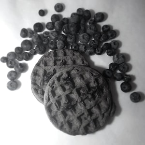 Keto blueberry chaffles. 2.4g Net carbs per chaffle. 6 chaffles. Low carb, sugar free, grain free, diabetic friendly bread.