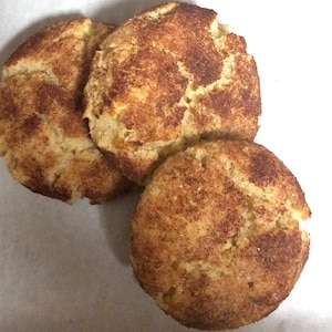 Keto snickerdoodle cookies, low carb, sugar-free, diabetic friendly, 2.4g net carbs per cookie, 100% keto