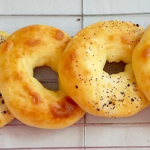 Keto plain and everything bagels only 4g of carbs, a healthy alternative.
