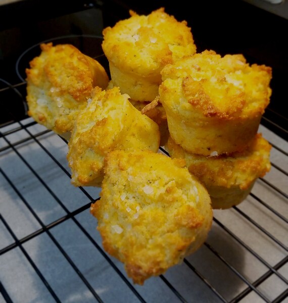 Keto cheesy garlic herb bread muffins, 4.3g net carbs per muffin, 6 per order, gluten free, diabetic friendly