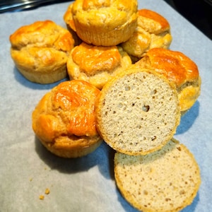 Keto English muffins, 3g net carbs per muffin, low carb, diabetic friendly, perfect breakfast bread, sugar-free.