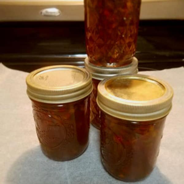 Keto sugar free red pepper jelly, 1g net carbs per serving, low carb, diabetic friendly, spicy and sweet.