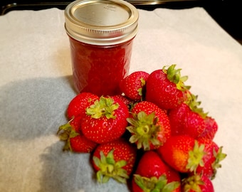 Keto strawberry jam, 1.6g net carb per serving. 8oz bottle. Sugar free, diabetic friendly, low carb