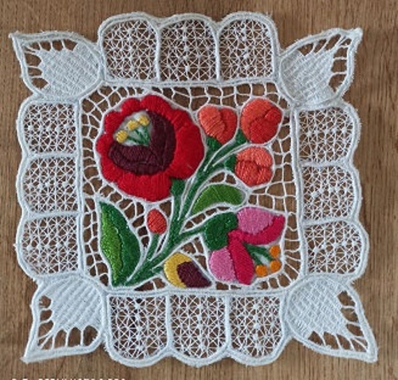 Hand embroidered Hungarian Kalocsa Richelieu Lace 20x20 cm
