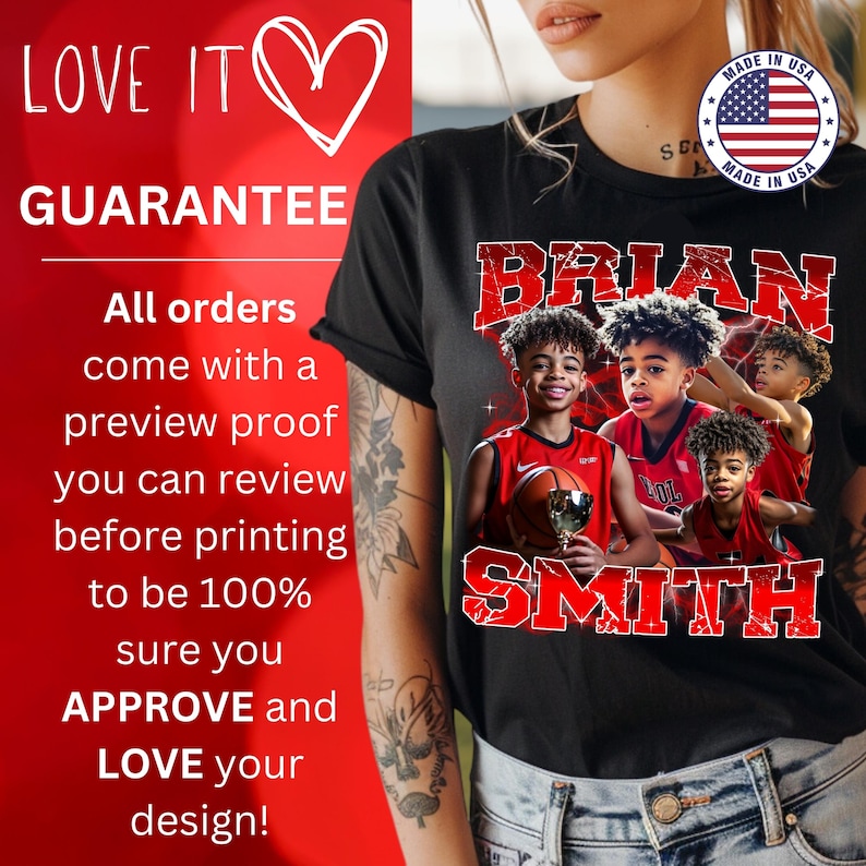 Puede incluir: Camiseta negra con un dise&ntilde;o gr&aacute;fico rojo y blanco que presenta a un jugador de baloncesto con el nombre "BRIAN SMITH" en letras rojas.