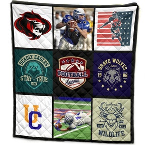 Könnte beinhalten: Eine schwarz-weiße Steppdecke mit neun Quadraten. Jedes Quadrat zeigt ein anderes Design, darunter ein Fußballspieler, ein Wolf, ein Adler, ein Hirsch und ein Fußball. Die Steppdecke ist aus gestepptem Stoff gefertigt und hat einen schwarzen Rand.
