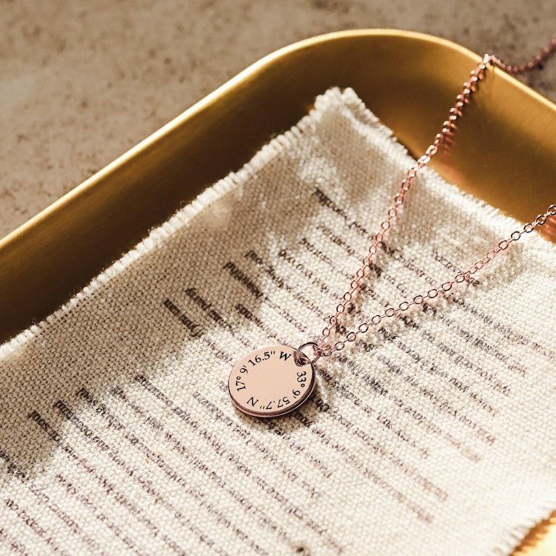 Delicado collar personalizado de coordenadas en plata de ley, regalo de larga distancia, coordenadas GPS, regalo de mudanza, regalo de graduación, EFN-23 imagen 2