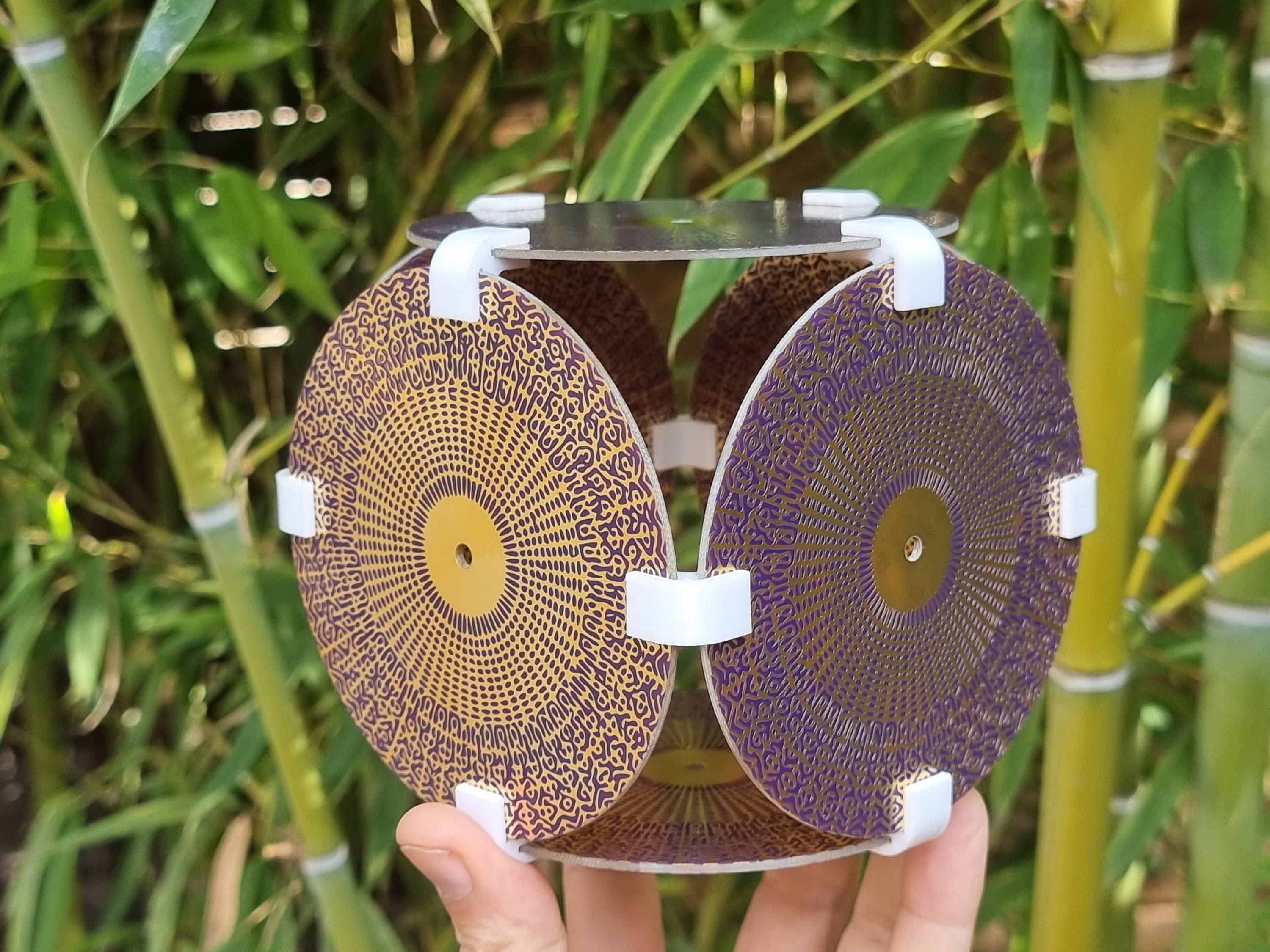 Cube 11 cm Om Cymatique 528 Hz Harmonisateur Cuivre et Plaqué Or - Rééquilibrage de L'environnement,