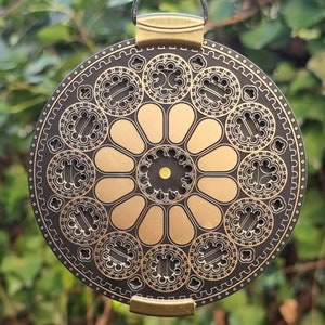 Colgante doble 10 cm Rosace Chartres / Laberinto, oro y cobre - emisor pasivo con cavidades resonantes