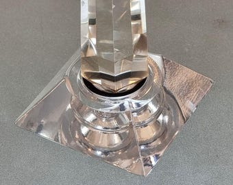 Small Pyramid, Vogel Crystal Holder V2 – Resin (Crystal NOT included)