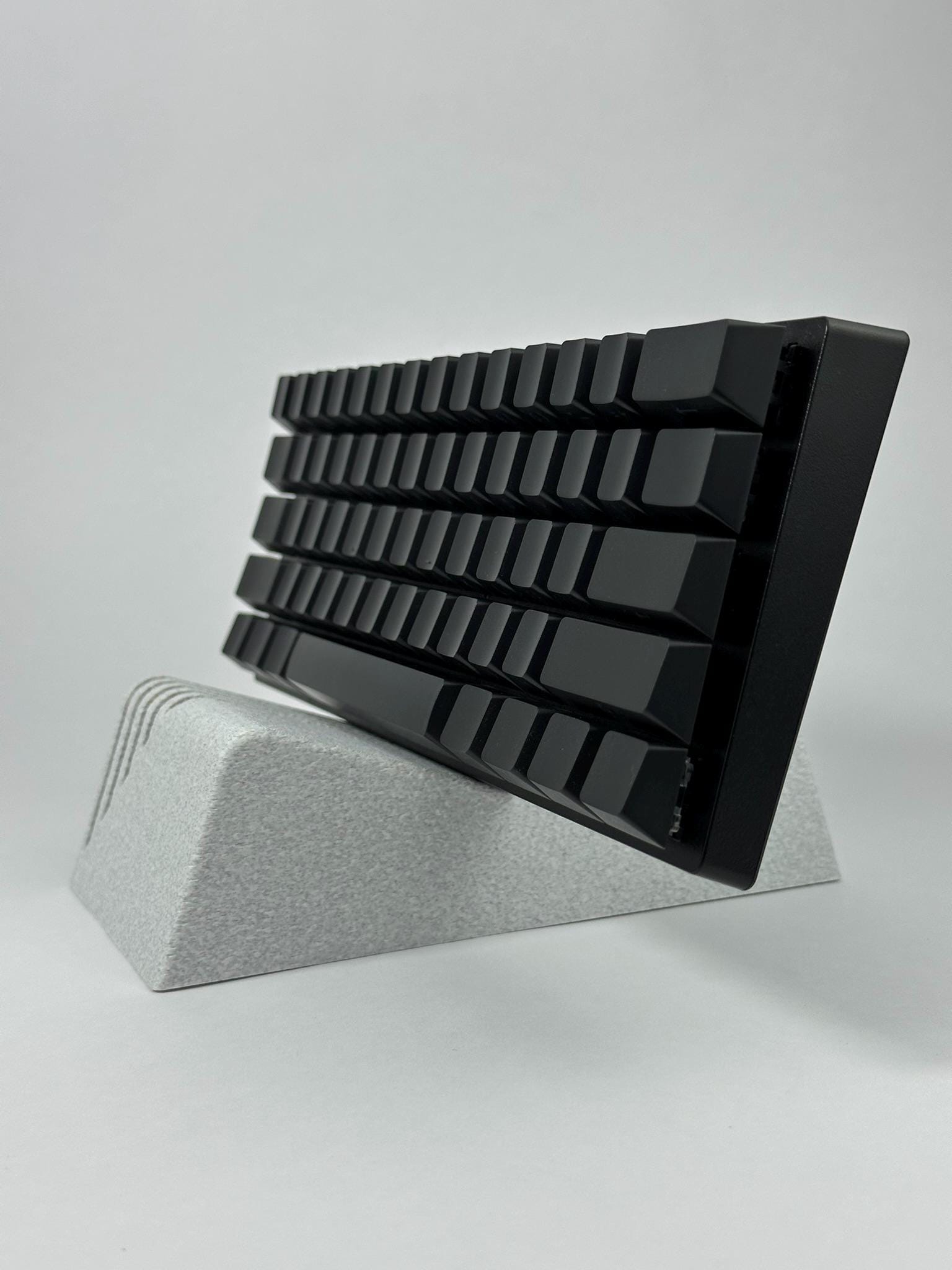 Angled Keyboard/phone Stand – 3D Printed Vertical Mechanical Organizer ...