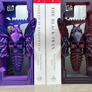 Skull Moth Book Nook / Bookend | Booktok Bookish Decor | Adjustable Horror Unique Spooky 3D Printed Gift