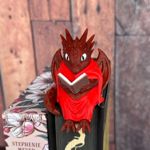 Reading Dragon Shelf Sitter | Bookshelf Decor | Bookish Gift for Book Lovers | 3D Printed Booktok Merch Sparkle Red