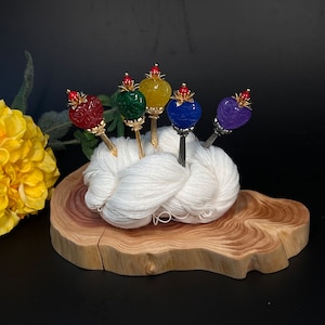 Korean traditional accessories, decorations, cute actions, heart pins.뒤꽂이.