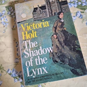 The Shadow of the Lynx Victoria Holt Vintage Book