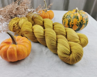 HONEY CAKE - Hand dyed yarn - Merino/nylon Blend - 2ply Sock Weight - High Twist - 100g/425m - Gift for knitter or crocheter