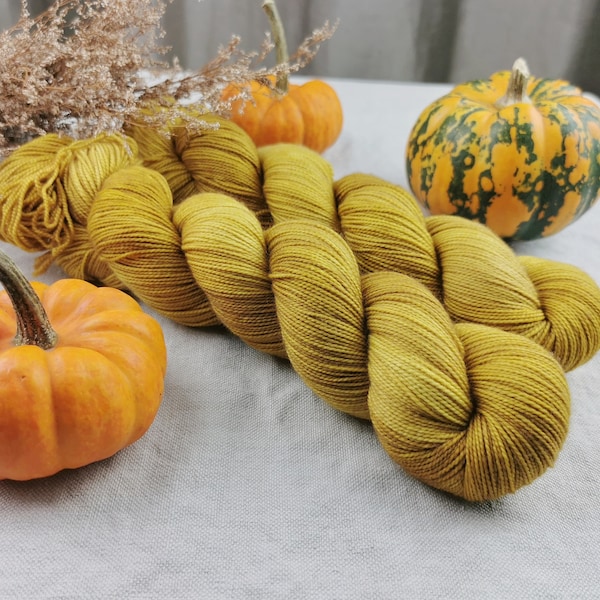 HONEY CAKE - Hand dyed yarn - Merino/nylon Blend - 2ply Sock Weight - High Twist - 100g/425m - Gift for knitter or crocheter