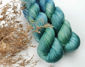 RESTLESS (OAAK) - Hand dyed yarn - Indie dyed yarn - Merino/Silk Blend - DK Weight - 100g/212m - Gift for knitter or crocheter