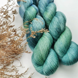 RESTLESS (OAAK) - Hand dyed yarn - Indie dyed yarn - Merino/Silk Blend - 4ply Sock Weight - 100g/400m - Gift for knitter or crocheter