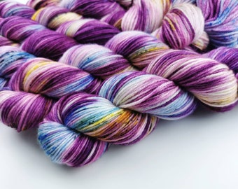 FAERIE - Hand dyed yarn - Indie dyed - 100% Superwash merino - Dk weight - 100g/225m - Gift for knitter or crocheter