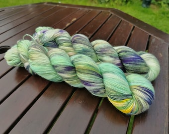 MALDIVES - Hand Dyed Yarn - Merino/nylon Blend - 2ply Sock Weight - High Twist - 100g/425m - Gift for knitter or crocheter